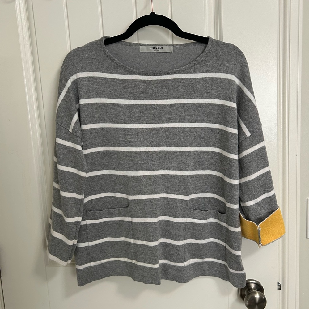 Queen Shop cropped sweater with yellow sleeve option
1